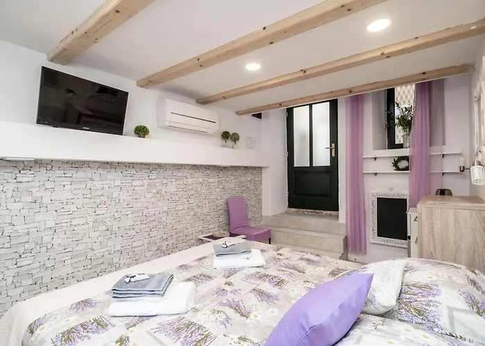 Pensión Lavender 3*