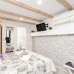 Lavender Πανσιόν 3*