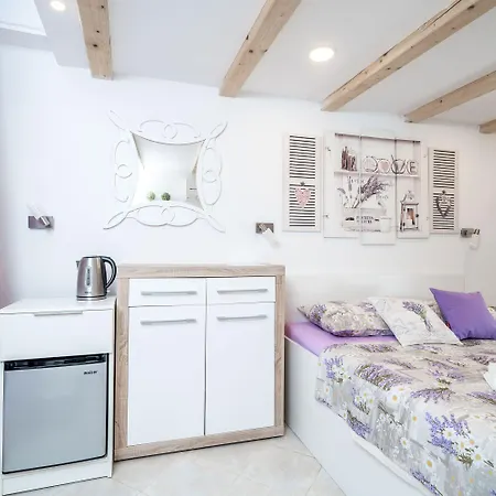 Gasthuis Lavender 3*